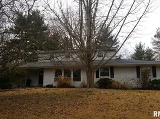 106 S Lark Ln, Carbondale, IL 62901