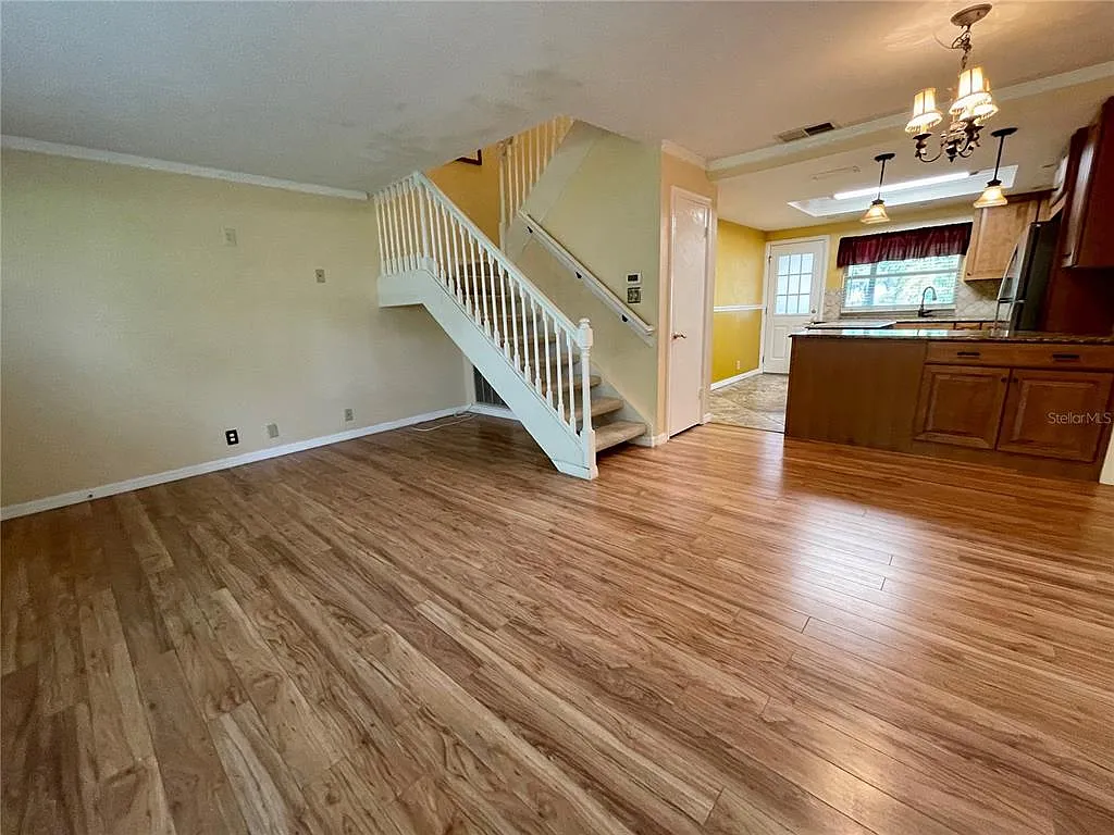 3 bed, 1.5 bath, 1102 sqft, $1,845 — Photo 4