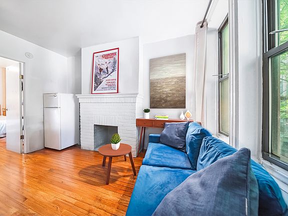 2nd image of 325 W 4th St APT 5R