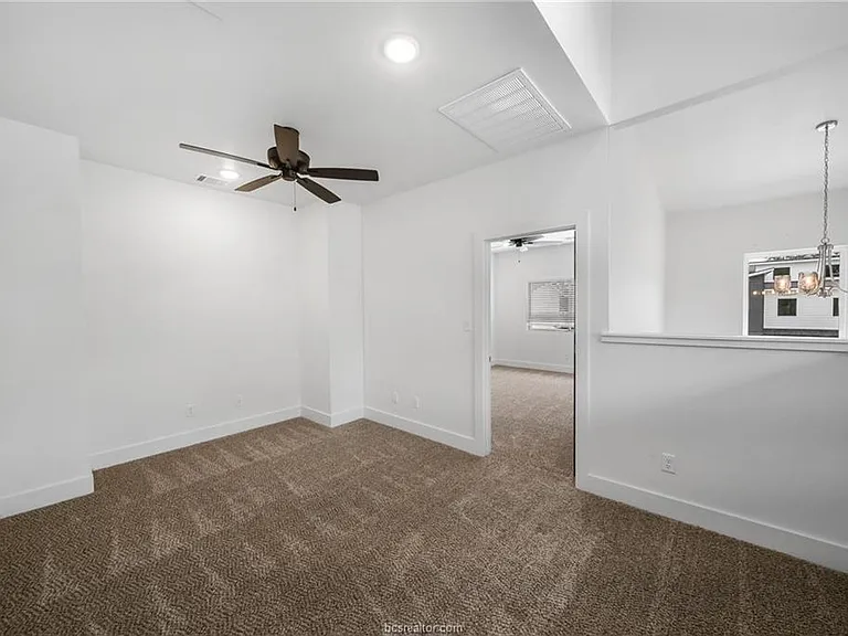 214 Lynn Dr — Photo 15