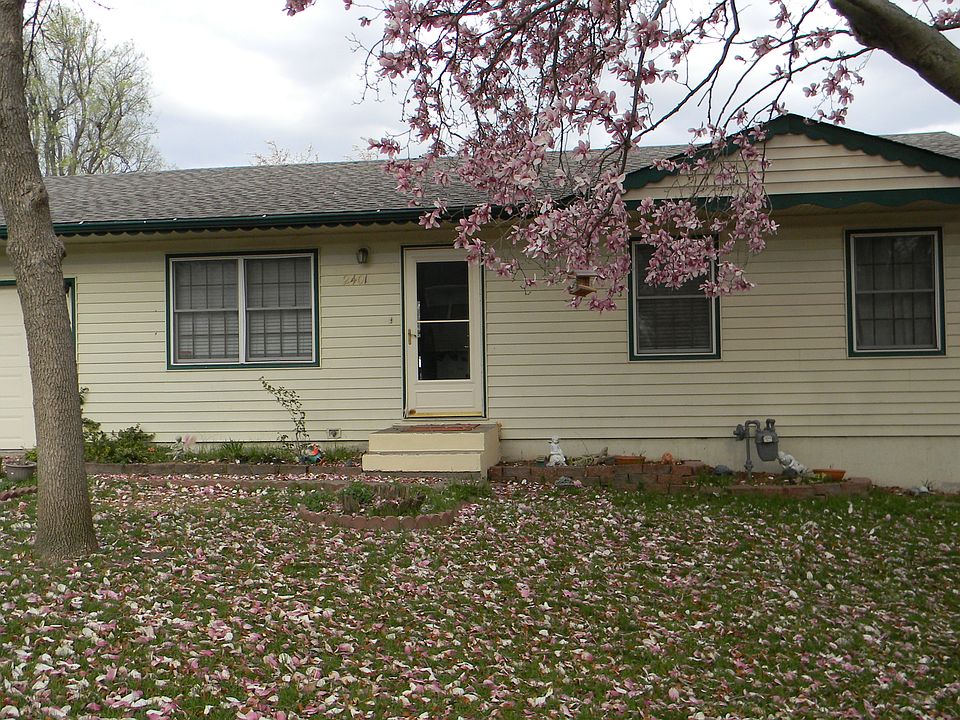 1st image of 2401 Willow Ln