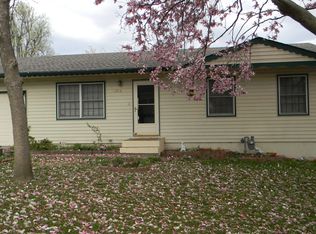 2401 Willow Ln, Saint Joseph, MO 64503