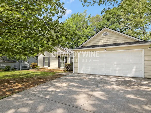 5900 Homestead Cir, Rex, GA 30273