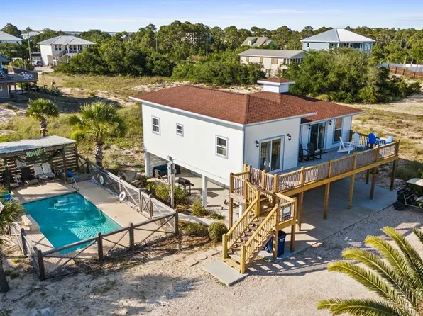 533 W Gulf Beach Dr, Eastpoint, FL 32328