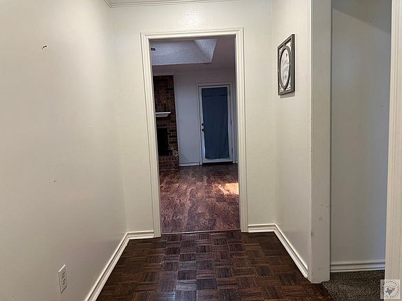 2nd image of 201 Larkspur Ln
