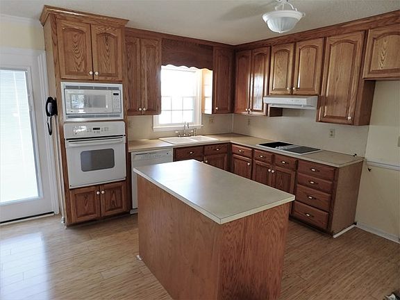 3rd image of 805 Georgia Ave