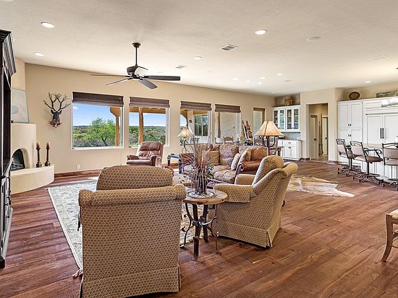 5th image of 153 N El Campo Dr
