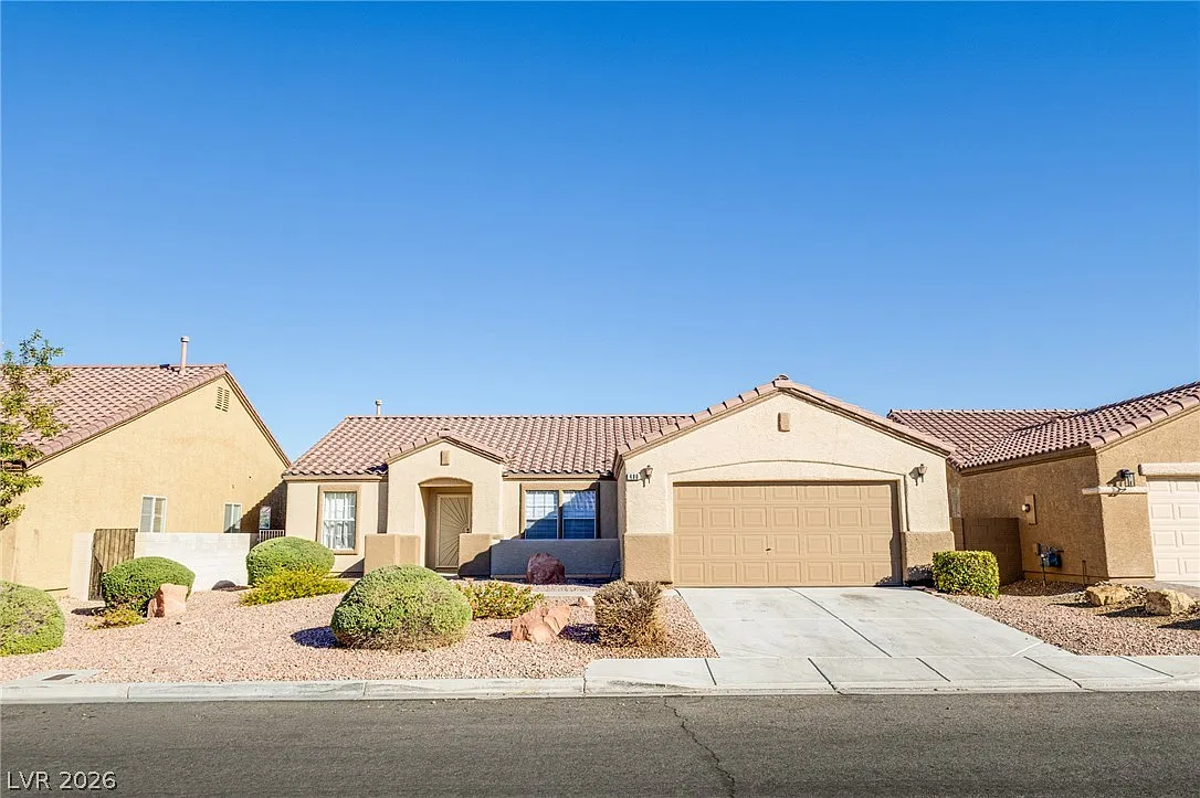3 bed, 2.0 bath, 1725 sqft, $2,300 — Photo 2