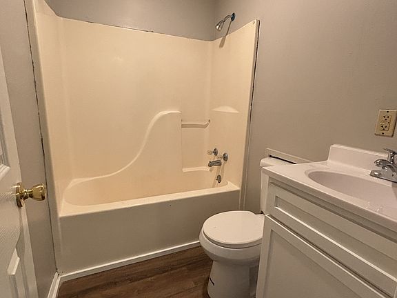 4th image of 485 Dixon St #1