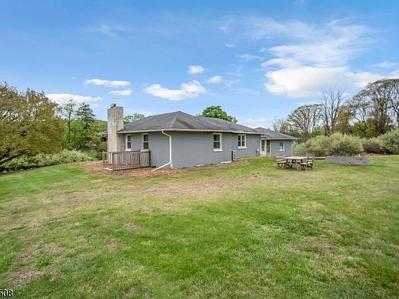 4th image of 326 Riegelsville Rd