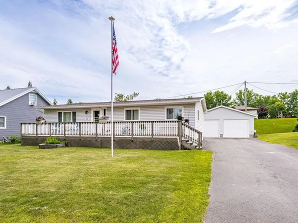 31 Law Dr, Silver Bay, MN 55614