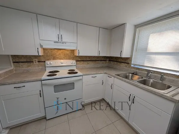 9541 Rainbow Ln, Port Richey, FL 34668