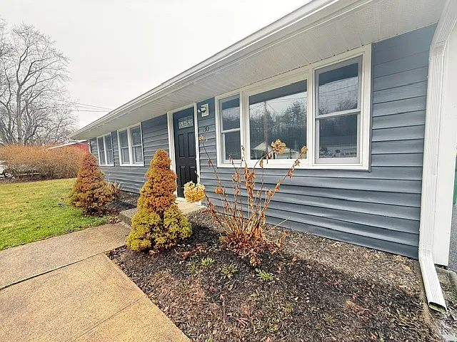 3 bed, 1000 sqft, $3,000 — Photo 1