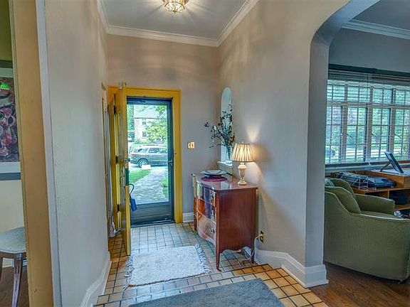 5th image of 1421 E Lasalle Ave