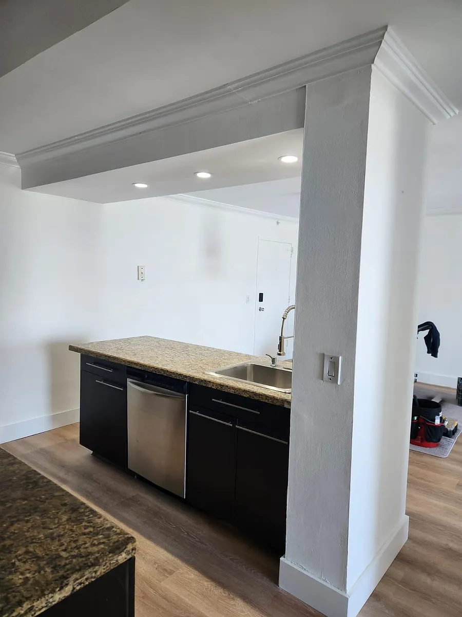 Building Photo - 2350 NE 135th St #914