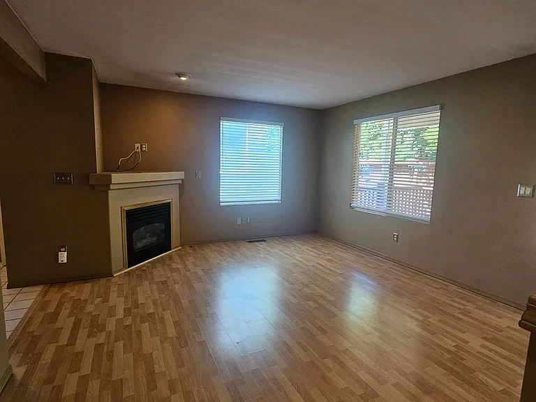 1288 NW Amanda Loop — Photo 3