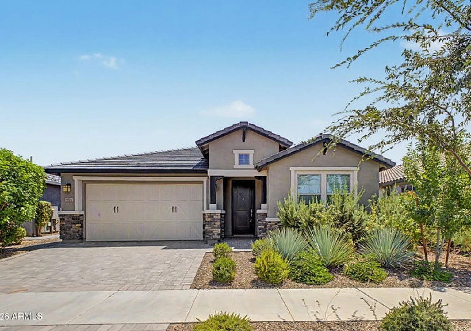 Gorgeous 5 bed/3 bath home in the sought-after Eastmark subdivision in Mesa — Photo 1