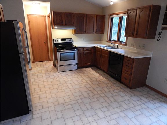 5th image of 3266 Edgerton St