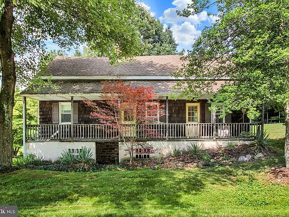 2nd image of 886 Menges Mills Rd