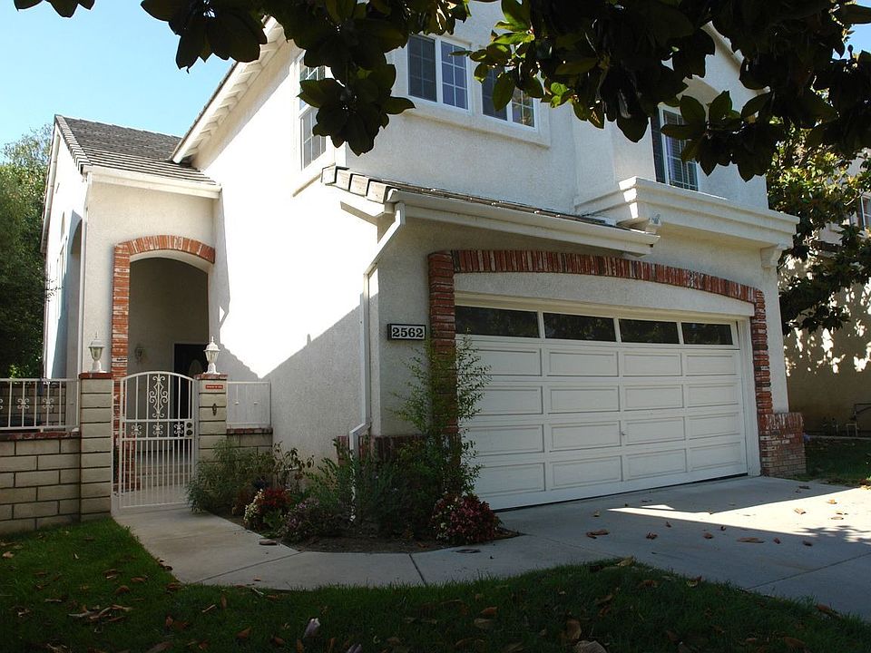 1st image of 2562 La Salle Pointe