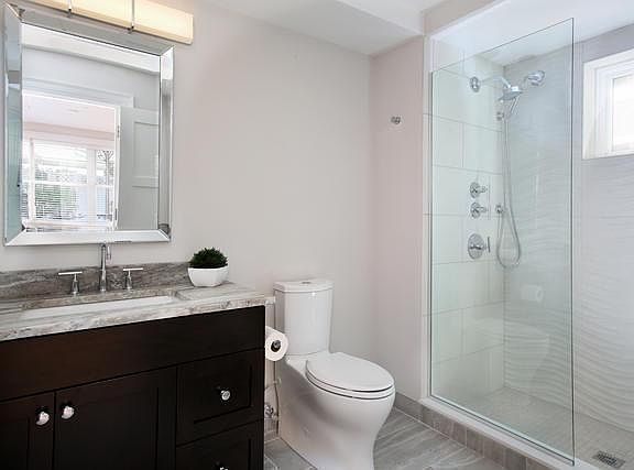 5th image of 36 Longwood Ave #601
