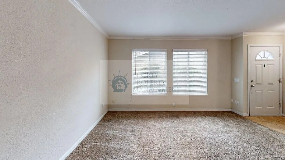 2 bed, 1076 sqft, $1,850 — Photo 2