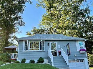 12 Sylvan Rd, Lake Peekskill, NY 10537