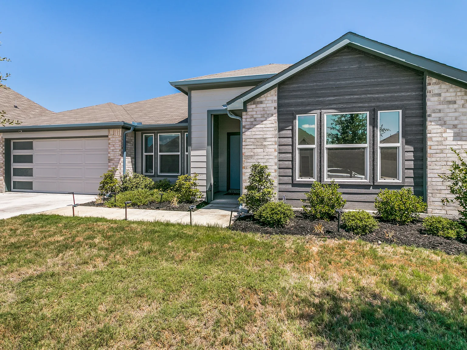 4 bed, 2132 sqft, $2,700 — Photo 1