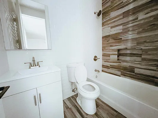 Bathroom, photo 1