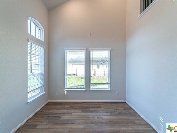 2nd image of 104 Avonlea Ct