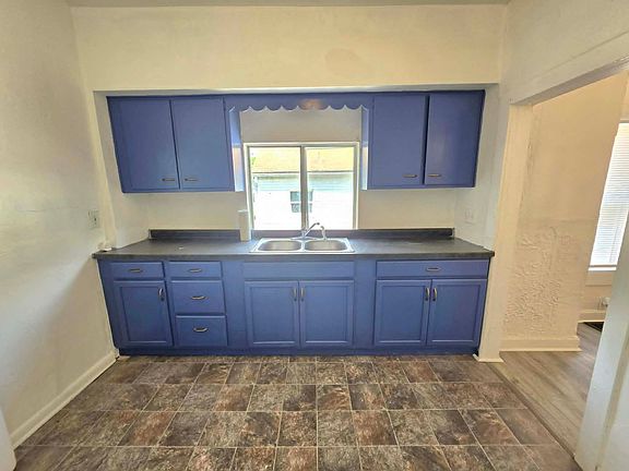 4th image of 1017 Haller Ave