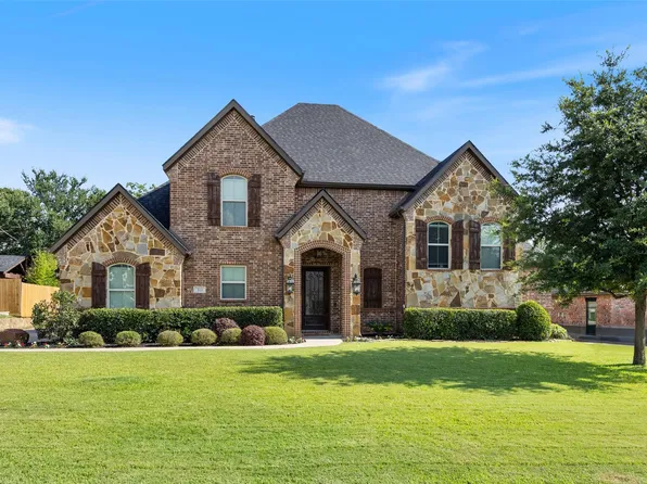 511 Oak Forest Ct, Kennedale, TX 76060