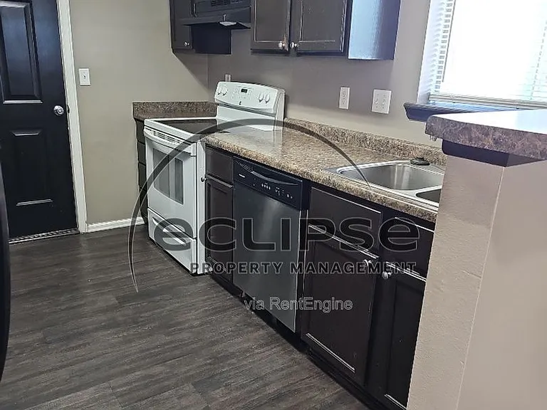 501 Foster Ave — Photo 26