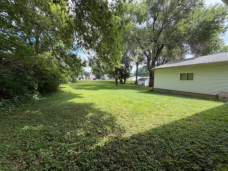 621 Shadoway Dr — Photo 3