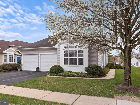 7 Edgeworth Cir, Manchester, NJ 08759