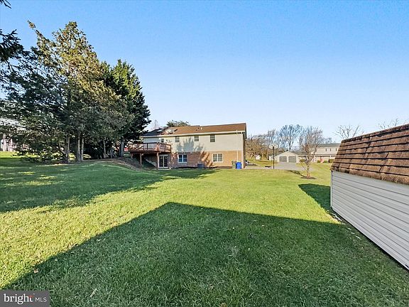 2nd image of 1629 Yorktowne Dr