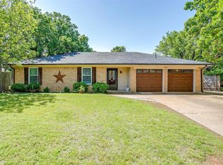 948 Springhill Dr, Burleson, TX 76028