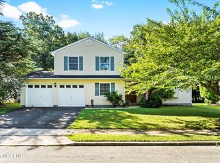 12 Colonial Ct, Howell, NJ 07731