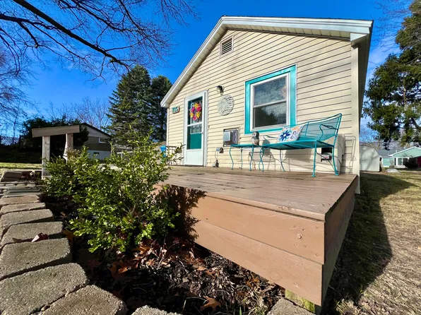 715 N Lavinia St, Ludington, MI 49431
