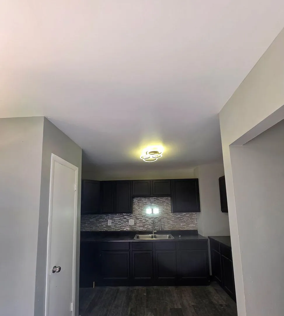 3 Bedroom Condo - Fully renovated — Photo 3