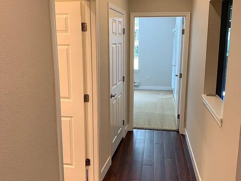 1x1/729sf: Hallway