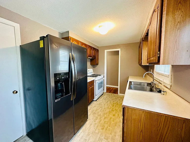 7047 Linden St — Photo 8