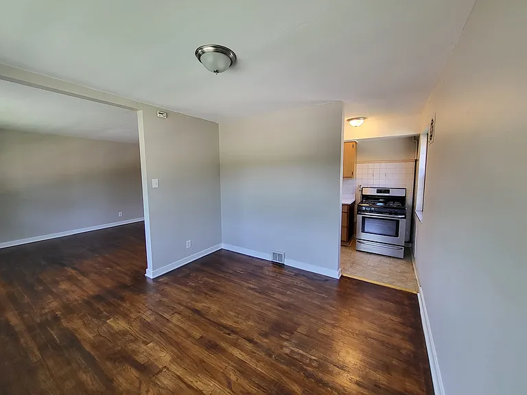 201 E Swissvale Ave #5 — Photo 3