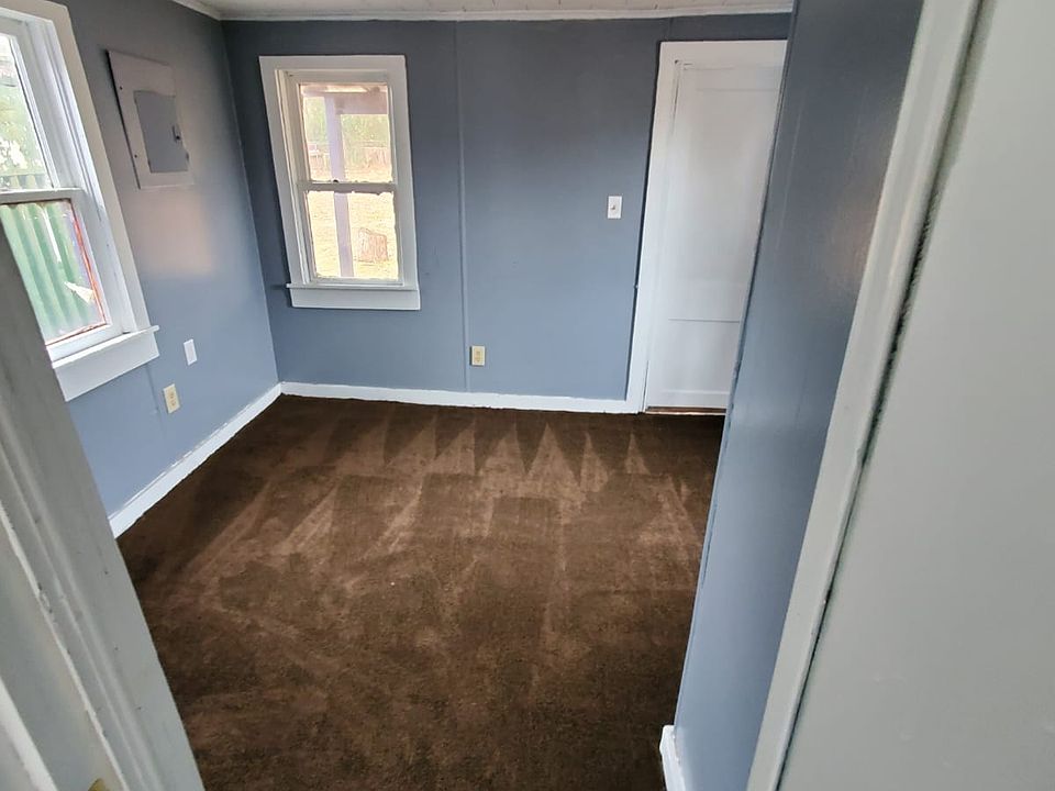2nd image of 707 Victoria St