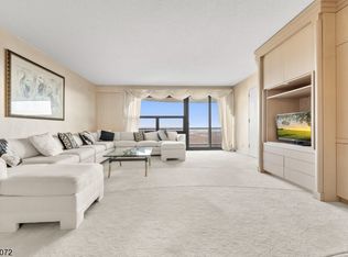 2 Claridge Dr #9EE-909, Verona, NJ 07044