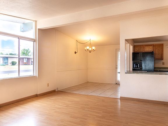 3rd image of 1013 W 2nd Ave
