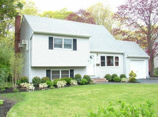 64 Circuit Rd, Bellport, NY 11713