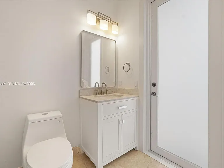 1666 Victoria Pointe Cir — Photo 58