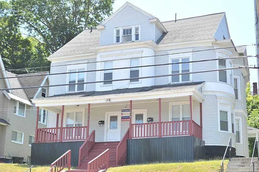 4 bed, $2,600 — Photo 1