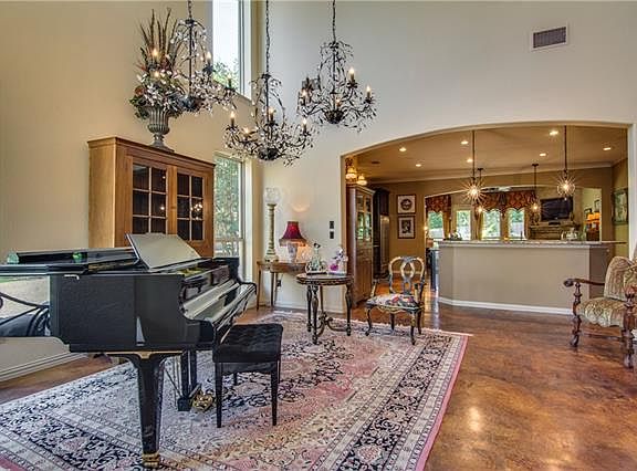 3rd image of 4333 Crestwood Ct